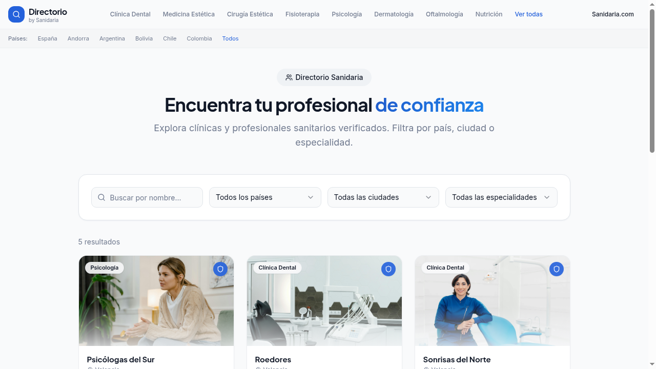 Directorio sanitario con tarjetas de clínicas y filtros de búsqueda